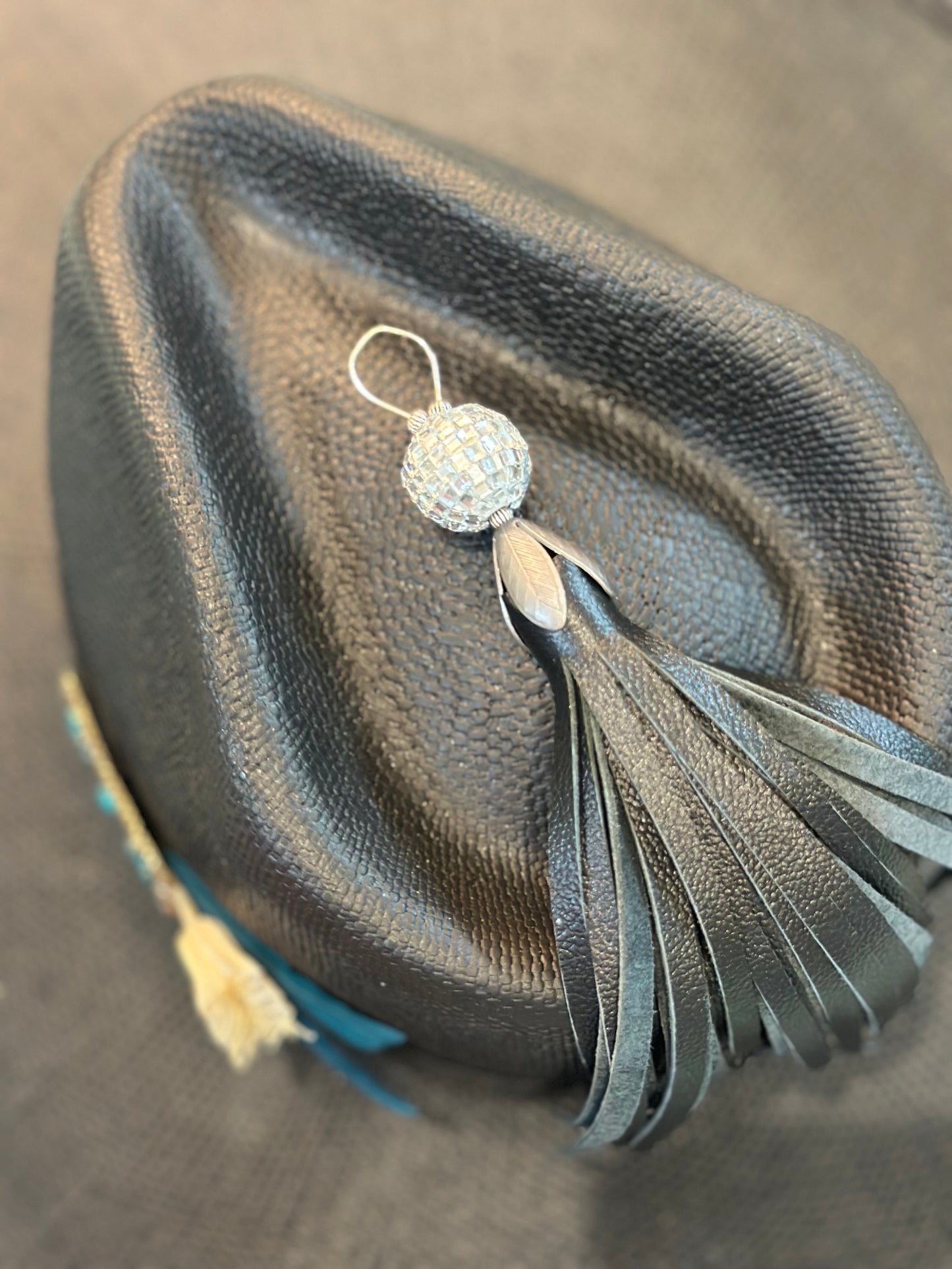 Hat tassel black leather